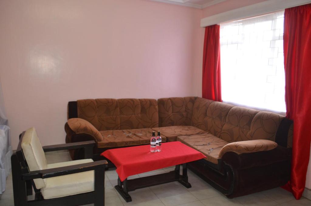 HOTEL SENATE JUJA photo 1