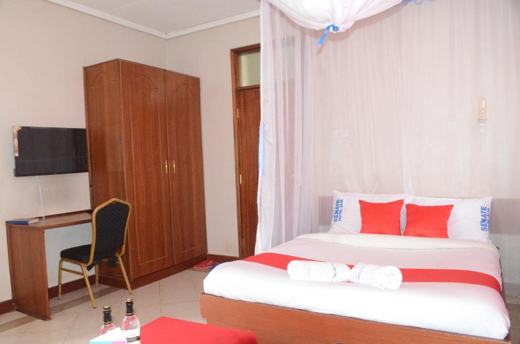 HOTEL SENATE JUJA photo 2