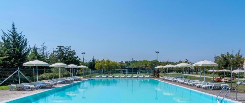M368 - Marcelli, nuovo trilocale con giardino e piscina photo 2