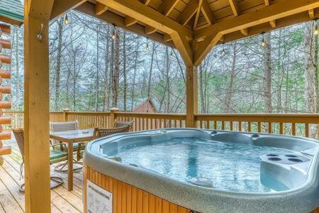 Great Escape - Dog-Friendly Cabin with Hot Tub photo 3
