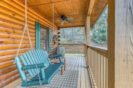 Great Escape - Dog-Friendly Cabin with Hot Tub photo 4