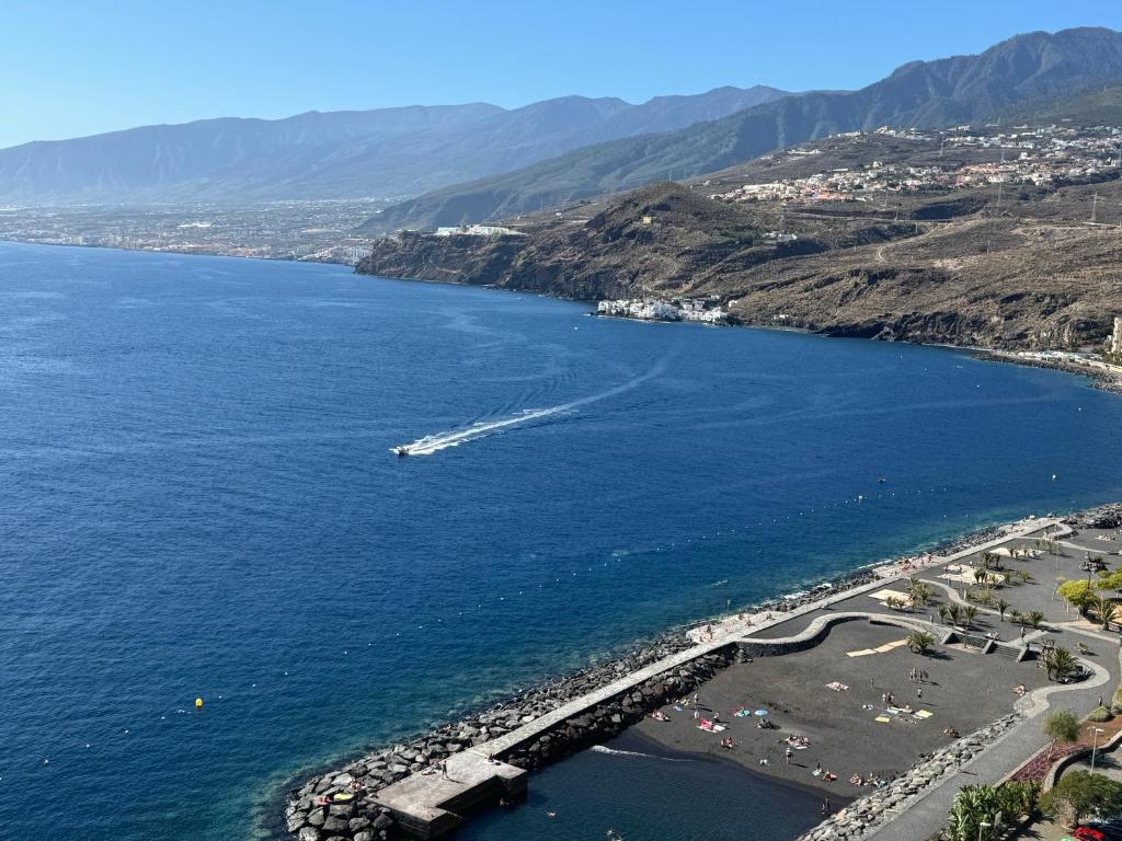 Un lujoso duplex en Radazul en primera linea de playa y con parking propio photo 1