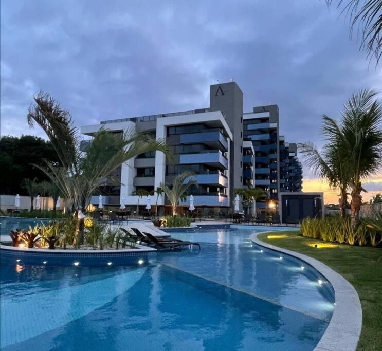 Pé na areia com estrut de resort photo 4