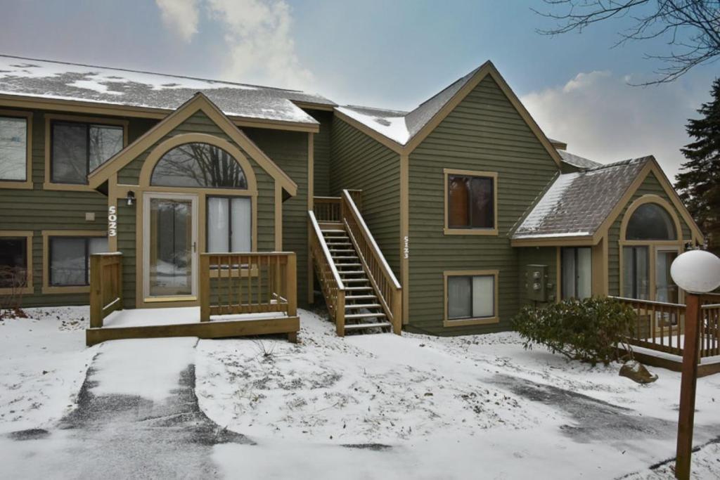 5123 Summit View Court photo 1