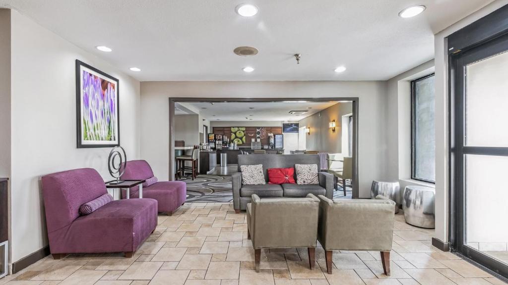 La Quinta Inn & Suites by Wyndham N Little Rock-McCain Mall image