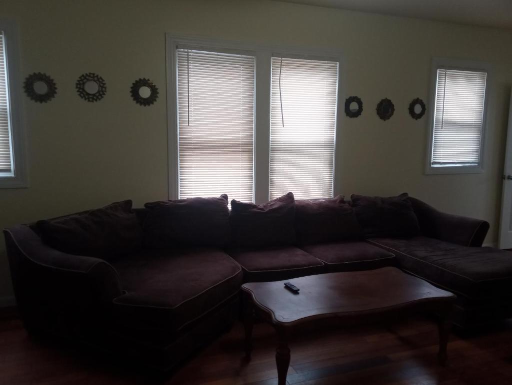 One bedroom with free parking image