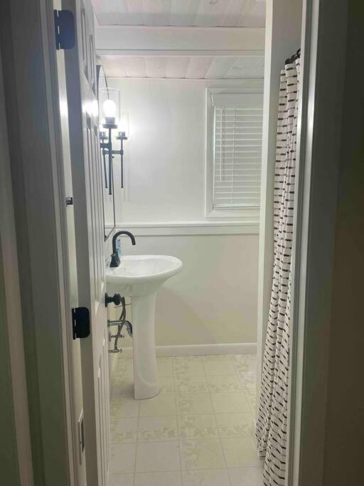 2023 Remodeled 4bed/2bath Home! photo 2