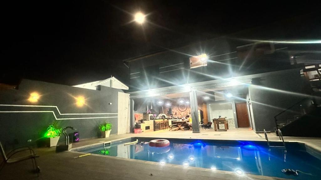 Chácara Gama em condomínio Igarata-SP - para Até 15 pessoas com piscina e sauna photo 4