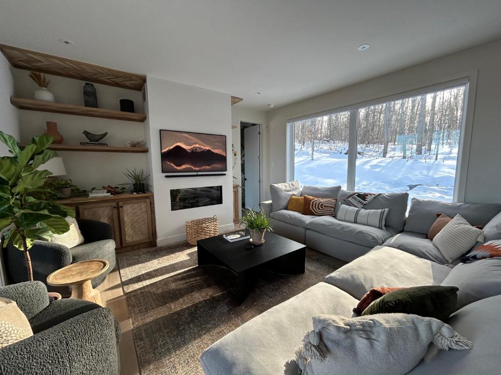 NEW with Views of Mont-Tremblant Family & Retreat Luxury photo 3