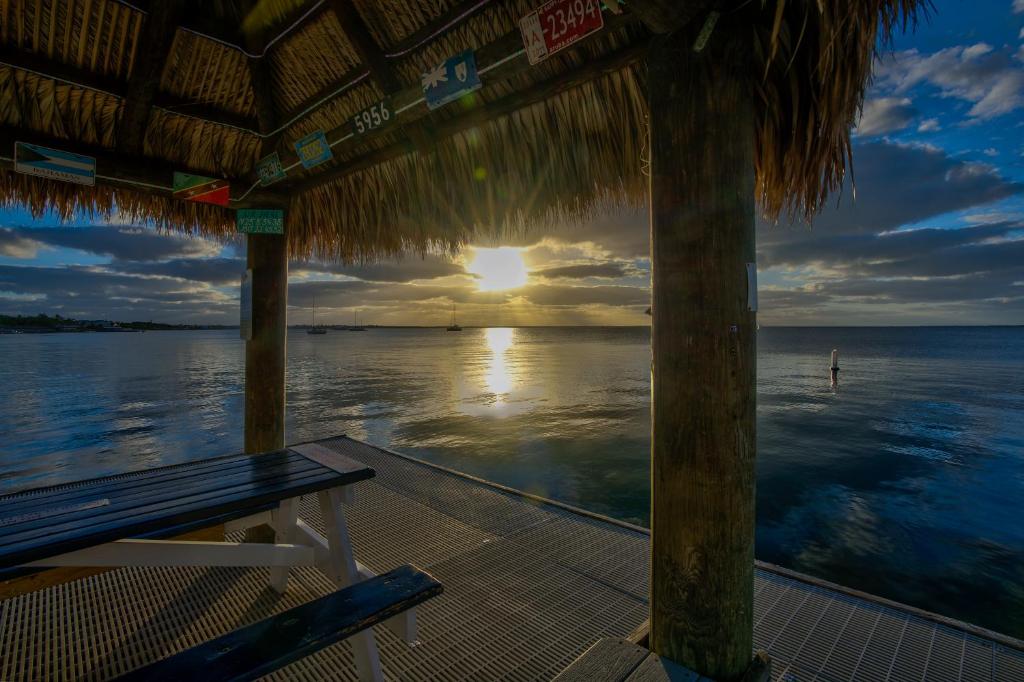 2BR in Key largo w pool and sunset views photo 4
