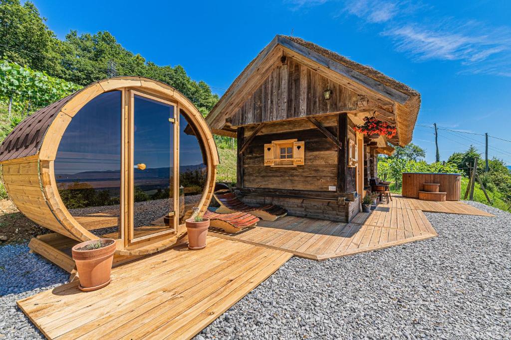 Vineyard Cottages Skatlar - Happy Rentals photo 1