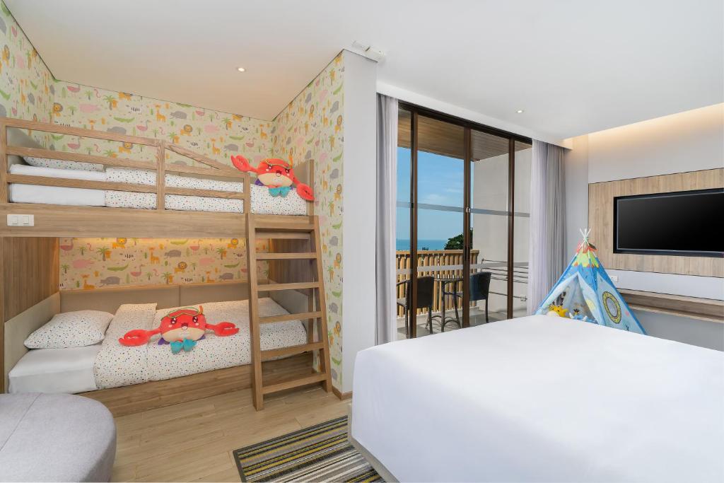 Holiday Inn Resort Krabi Ao Nang Beach, an IHG Hotel photo 2