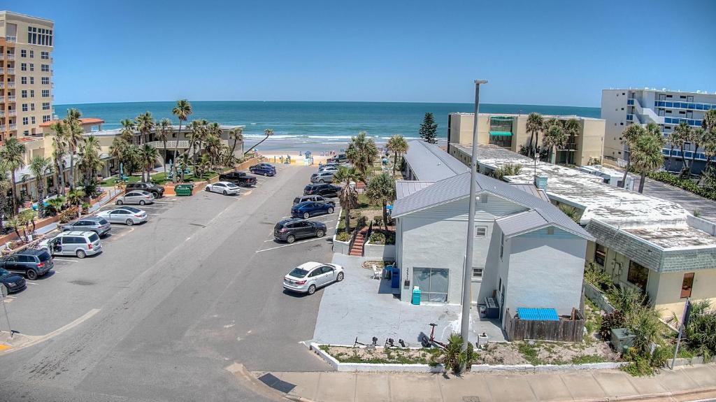 Daytona Shores Inn & Suites image