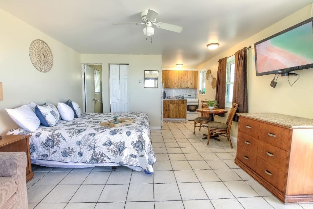 Daytona Beach Suites photo 3
