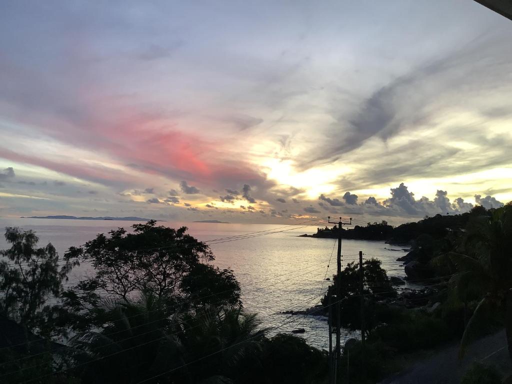 Epea Ocean View Top photo 1