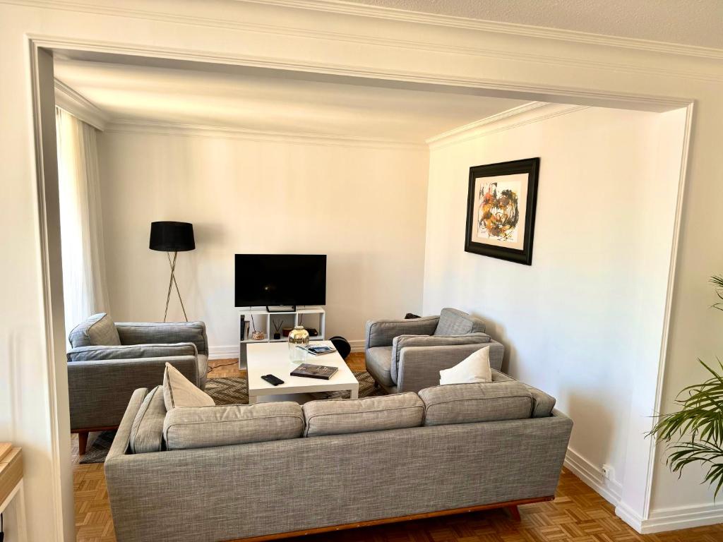 Le BERGSON - Appartement 80m2, entièrement rénovée et équipée, cosy, très lumineux, WIFI gratuit, balcon, quartier calme, vue imprenable photo 3