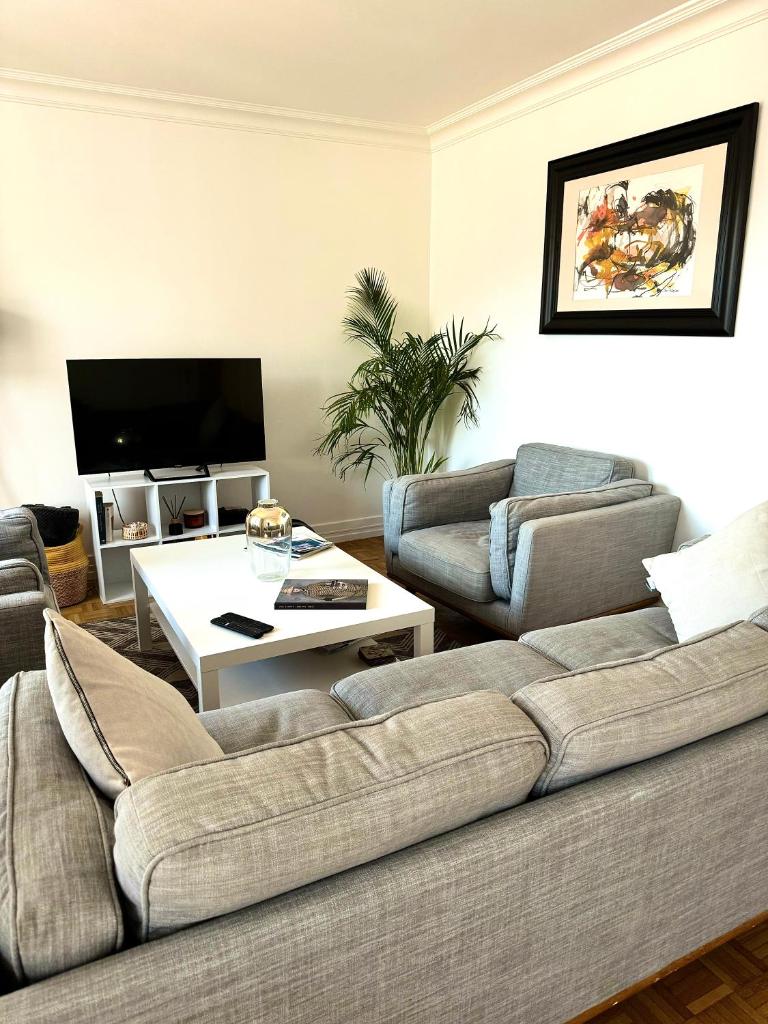 Le BERGSON - Appartement 80m2, entièrement rénovée et équipée, cosy, très lumineux, WIFI gratuit, balcon, quartier calme, vue imprenable