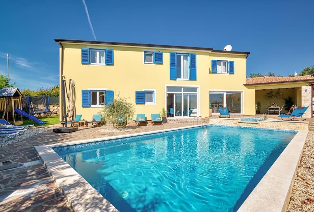 Villa Francesca 2 by Istrialux