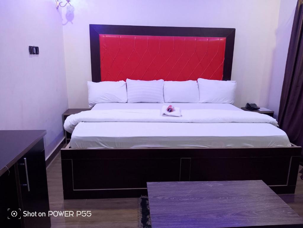 Charles deluxe hotel and apartments photo 2