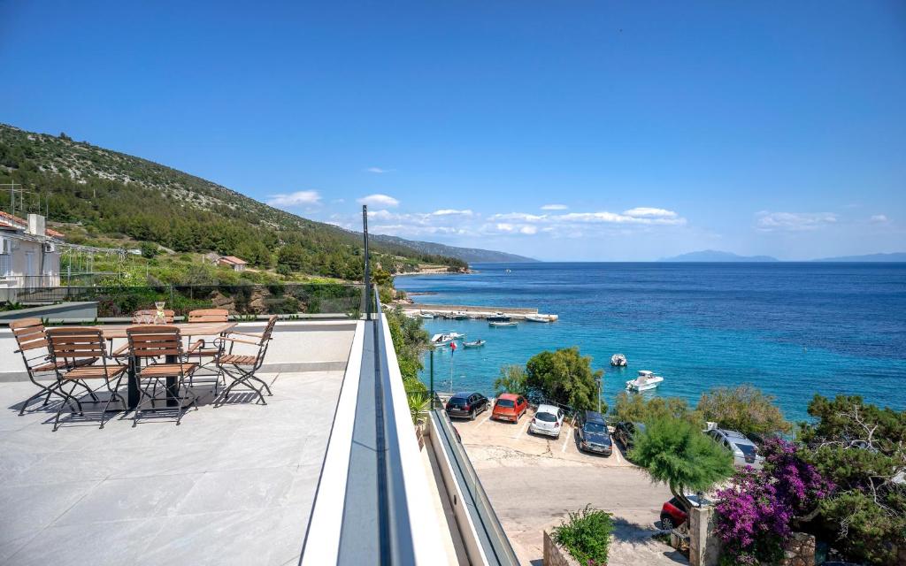 Exclusive Seafront Suite with jacuzzi photo 1