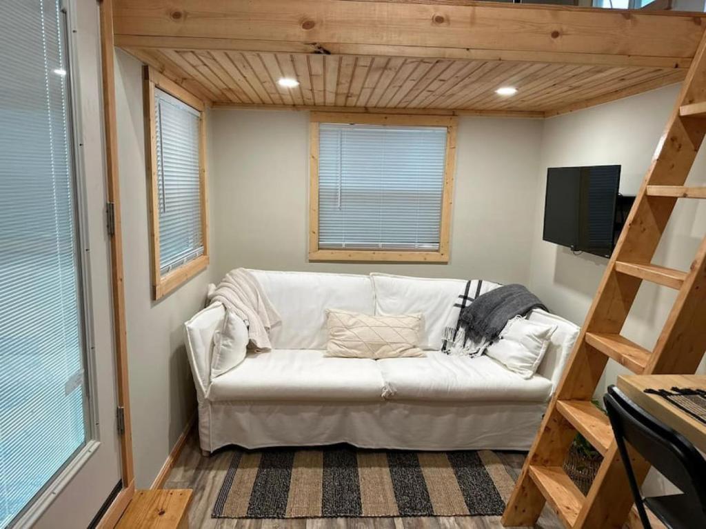 Tiny Home in Downtown St Pete photo 1