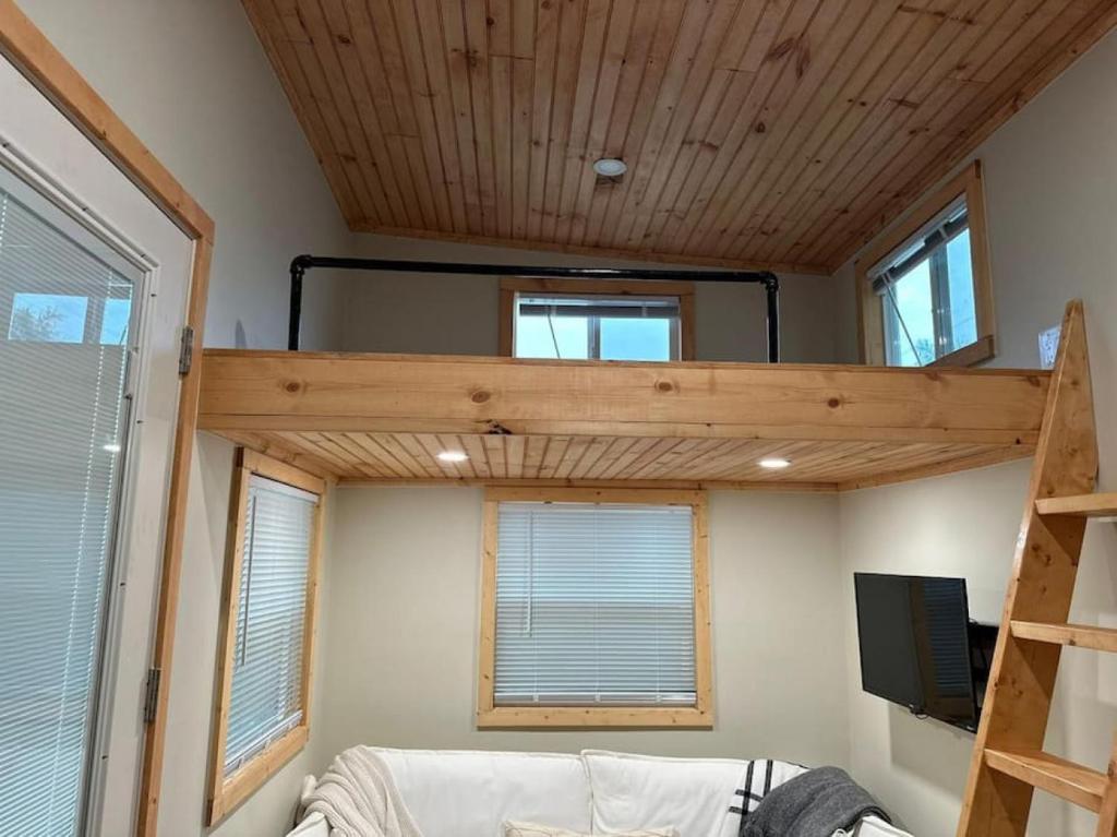 Tiny Home in Downtown St Pete photo 2