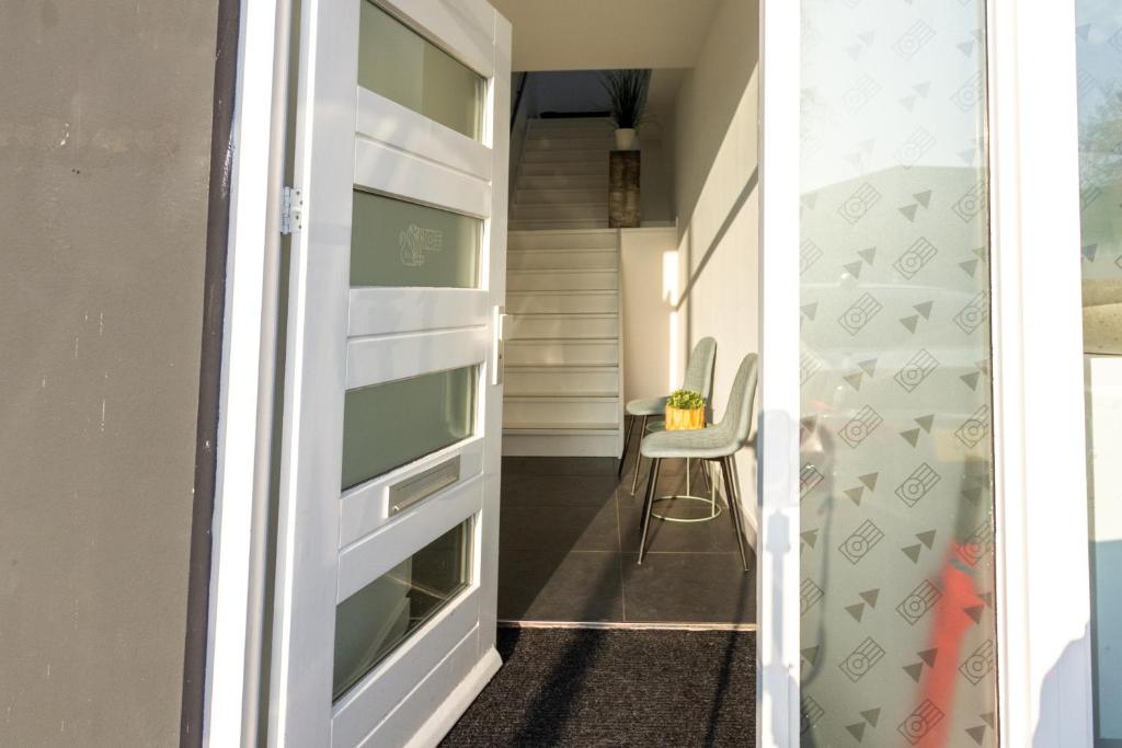 Spacious private apartement, 25min from Amsterdam photo 1