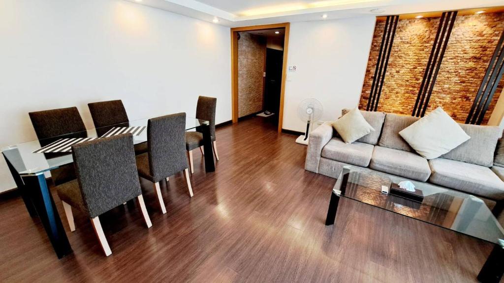 5B-2Bedrooms25bathdowntown Bangkok near BtsMrt photo 1