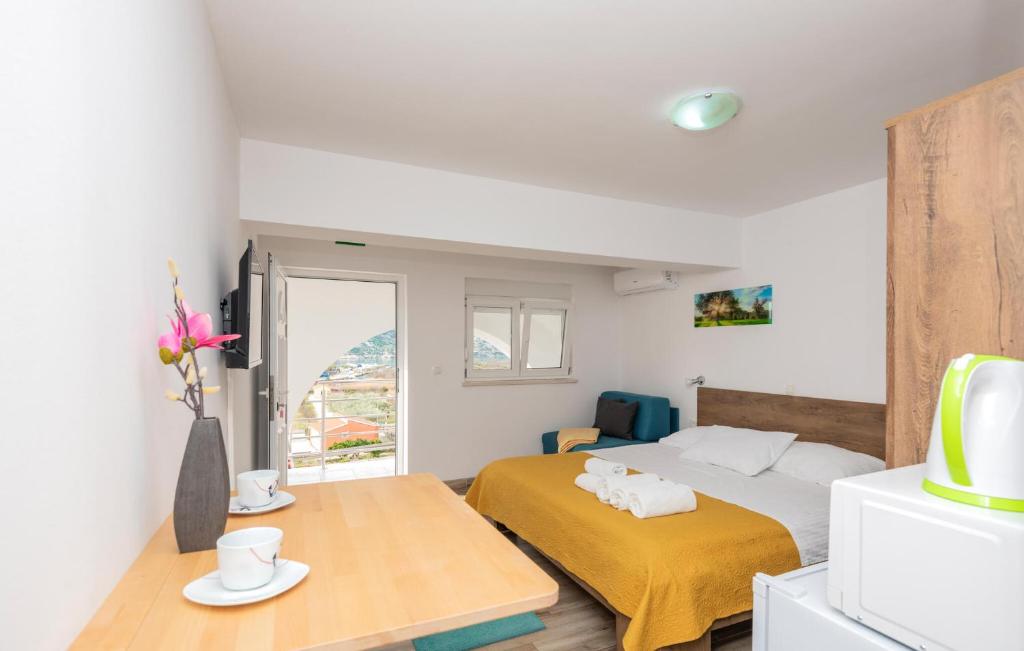 Lovely Apartment In Rogotin With Kitchen photo 1