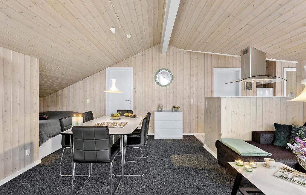 Cozy Home In Frrup With Kitchen photo 1