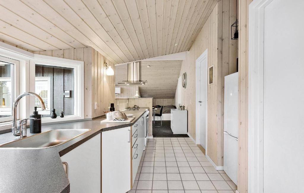 Cozy Home In Frrup With Kitchen photo 4