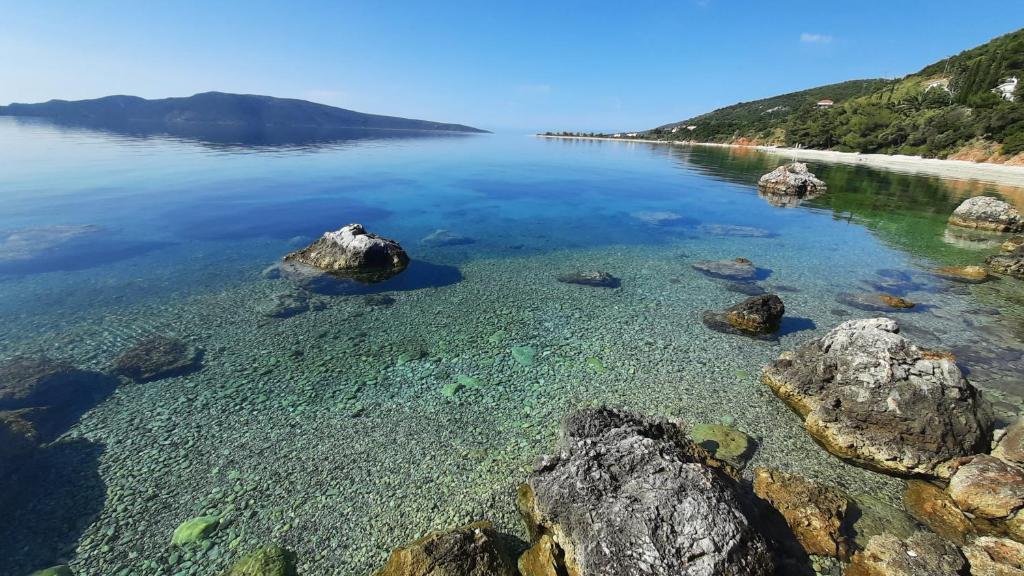 Alonissos Luxury Villa with Jacuzzi and Beach photo 2