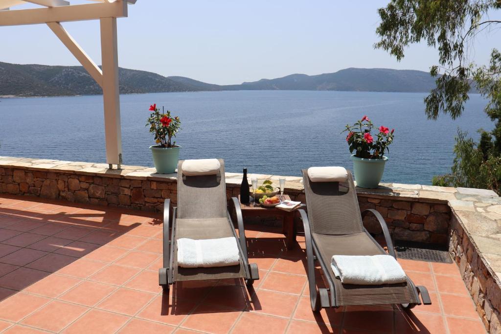 Alonissos Luxury Villa with Jacuzzi and Beach photo 3