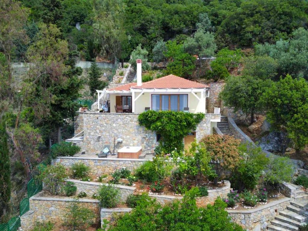 Alonissos Luxury Villa with Jacuzzi and Beach photo 1