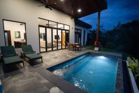 Modern Villa Overlooking Macal River Valley photo 2