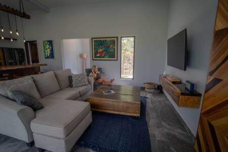Modern Villa Overlooking Macal River Valley photo 4