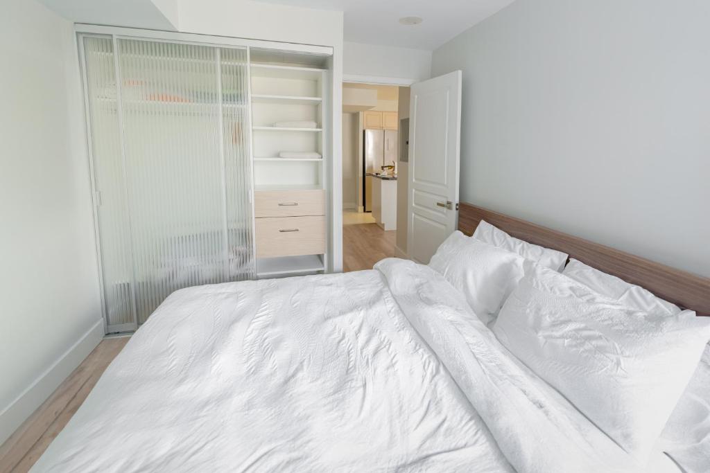 Boutique Suite in Downtown Toronto, Free Parking! photo 2