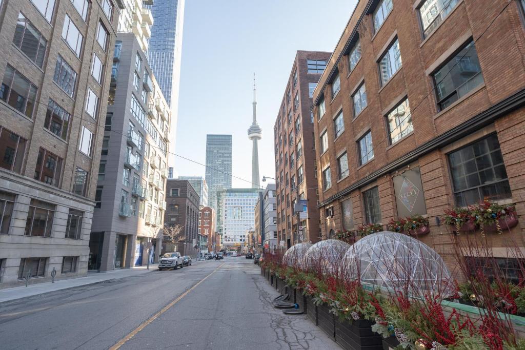 Boutique Suite in Downtown Toronto, Free Parking! photo 4