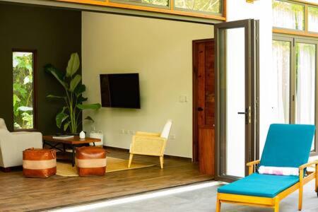 Private Modern Villa Near Resort District photo 2
