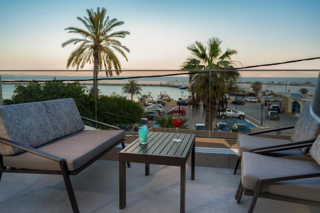 Cove Luxury Suites photo 2