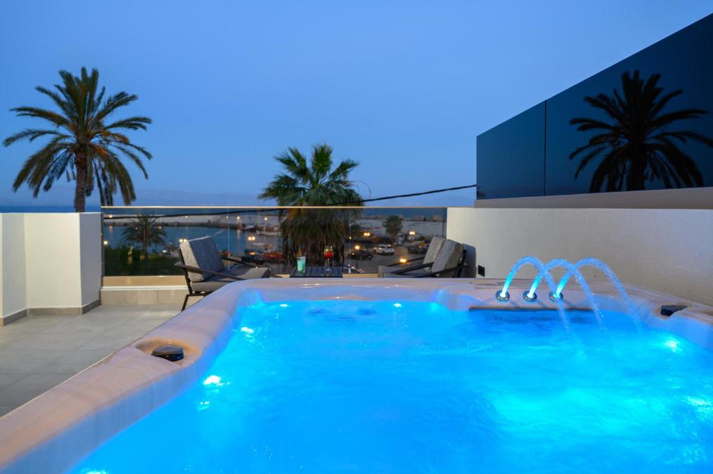 Cove Luxury Suites photo 1