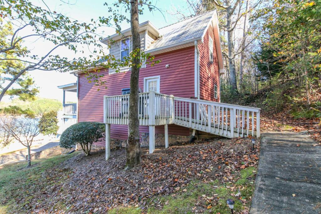 House # 15 Lakin' it Easy (no pets) Lake View photo 2