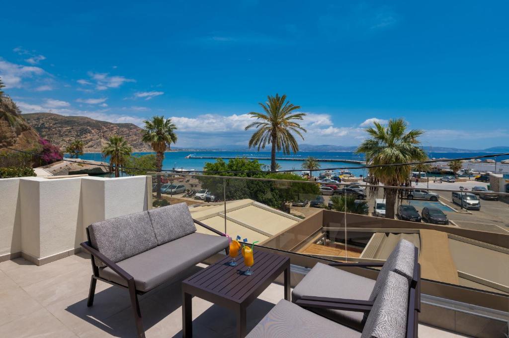 Cove Luxury Suites photo 3