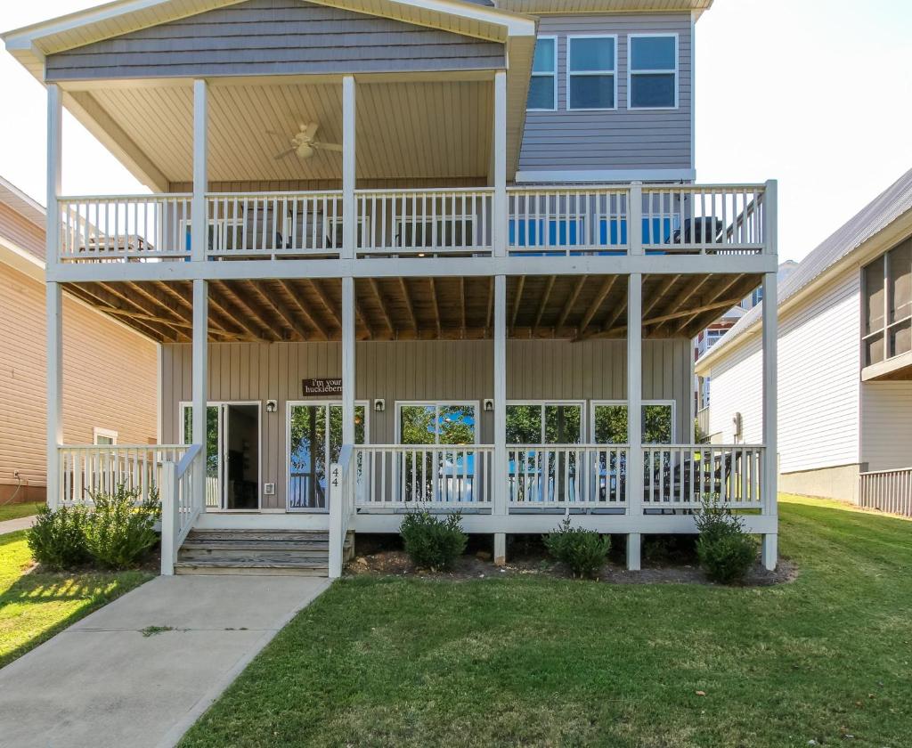 House #44 Dock Holiday (no pets) Lakefront Private Boatslip photo 1