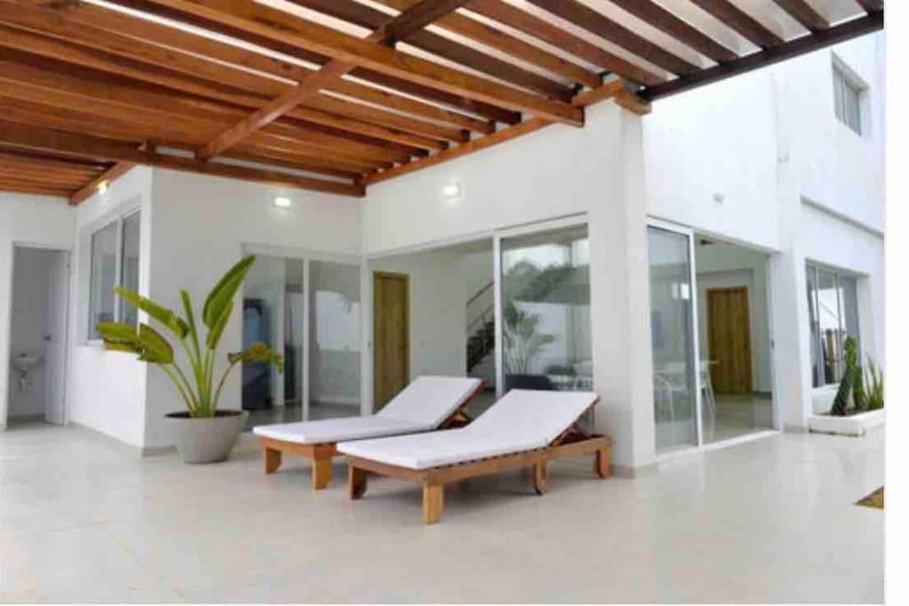 Espectacular casa en oferta con piscina privada y vista al mar photo 4