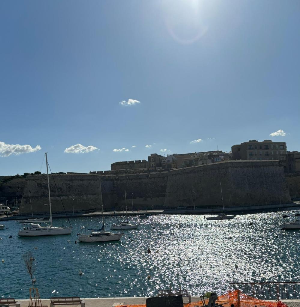 Traditional Maltese Sea View Apartment photo 2