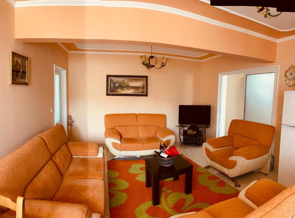 Empire Apartments photo 1
