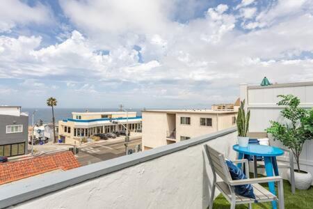 AMAZING OCEAN VIEW - LUXURY Manhattan Beach 1 Bedroom - Parking photo 3