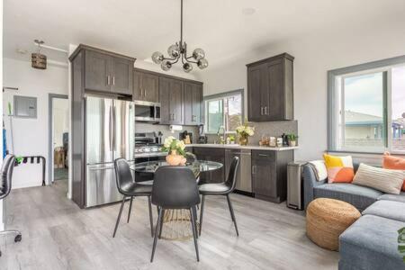 AMAZING OCEAN VIEW - LUXURY Manhattan Beach 1 Bedroom - Parking photo 4