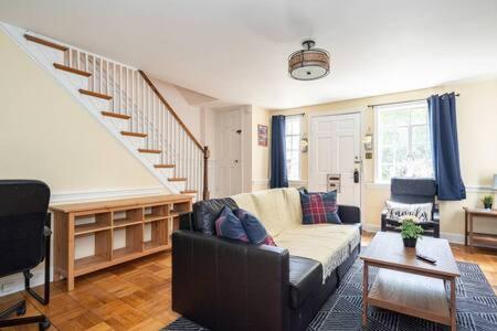 Spacious 4BR CozySuites in Old Town Alexandria photo 1